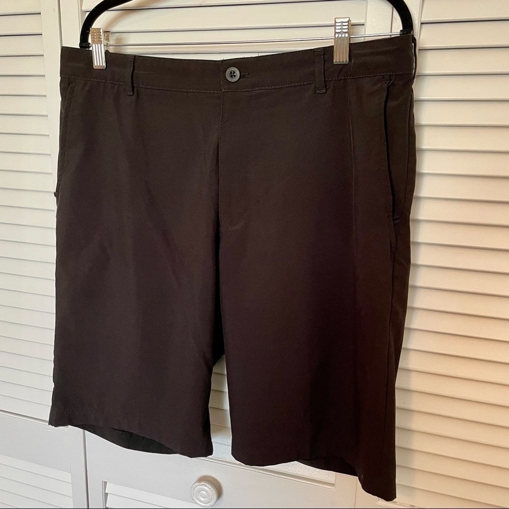 Men’s Izod Golf Shorts - Size 36 - Picture 1 of 4